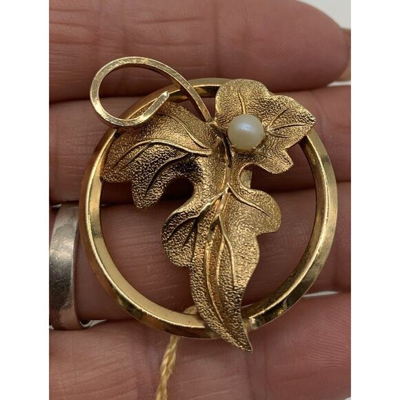 Vintage Winard 12 KT Gold Filled Cultured Pearl Leaf Brooch With Hang Tag - Picture 4 of 4